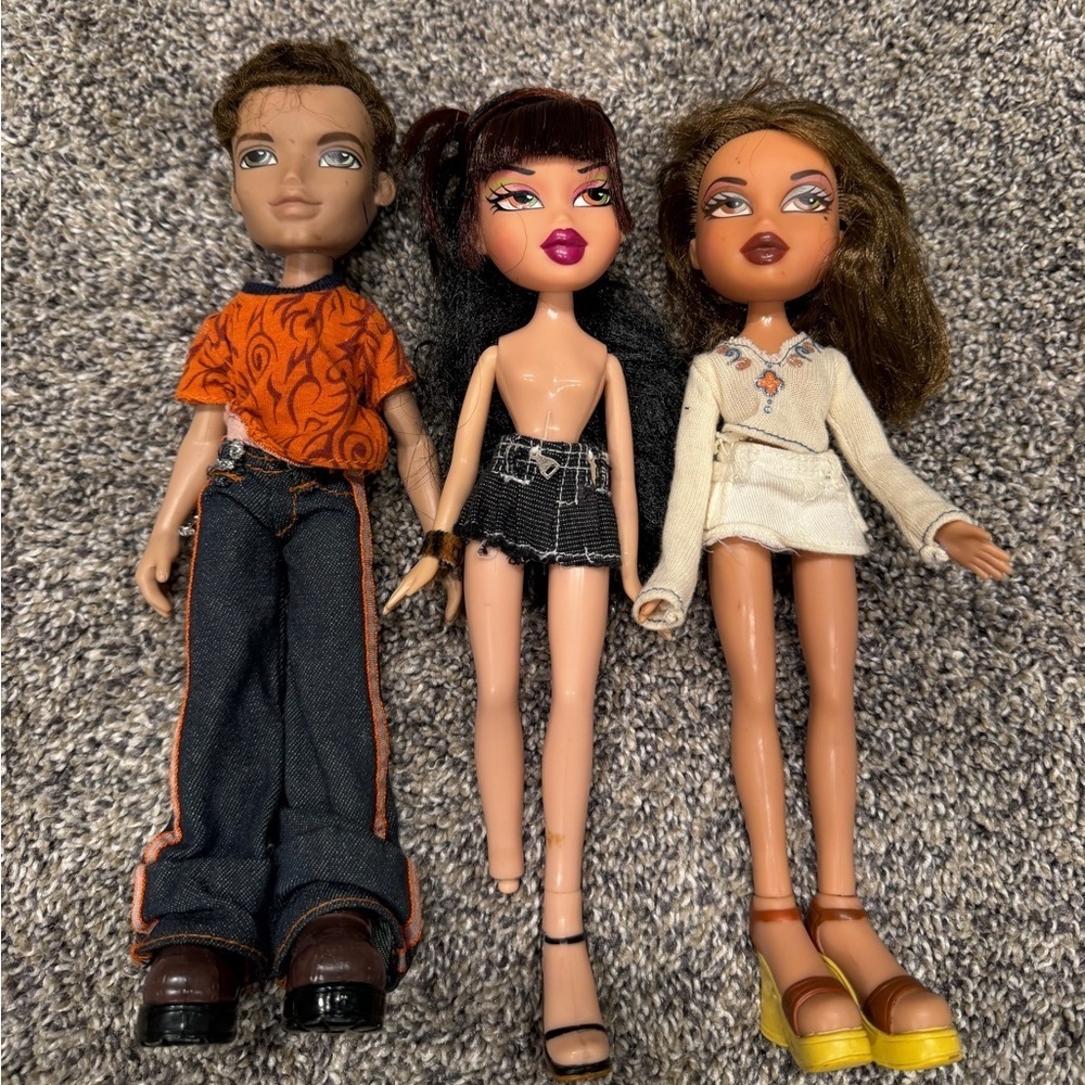 Lot of 3 Bratz dolls